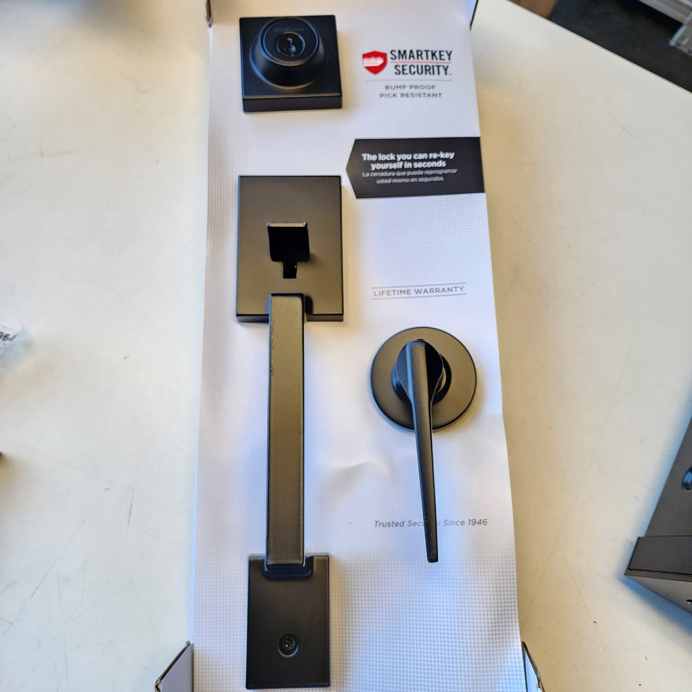 Amador Matte Black Entry Door Handleset with Round Rose Hollis Lever Featuring SmartKey Security (96870-165) Amador Matte Black Entry Door Handleset with Round Rose Hollis Lever Featuring SmartKey Security (96870-165)